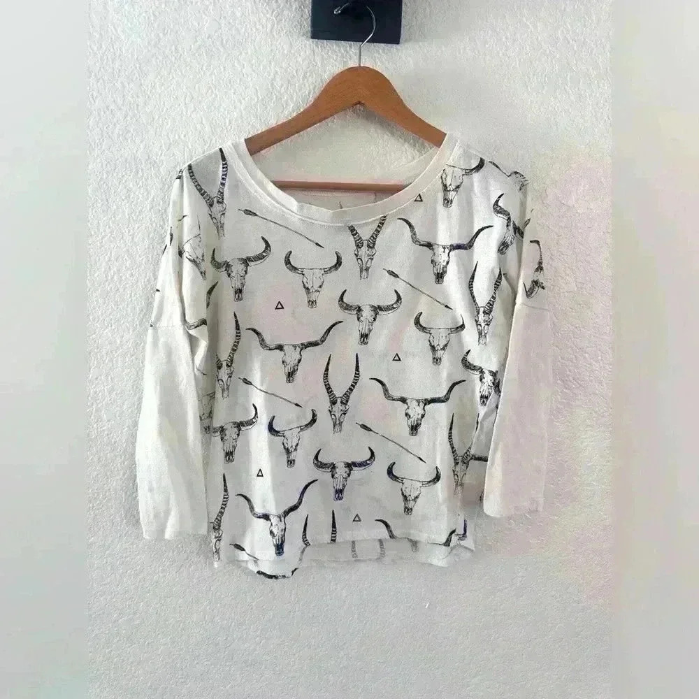 Chaser White Shirt with Bullhead and Arrow Country Designs, 3/4 Sleeve, Size XS